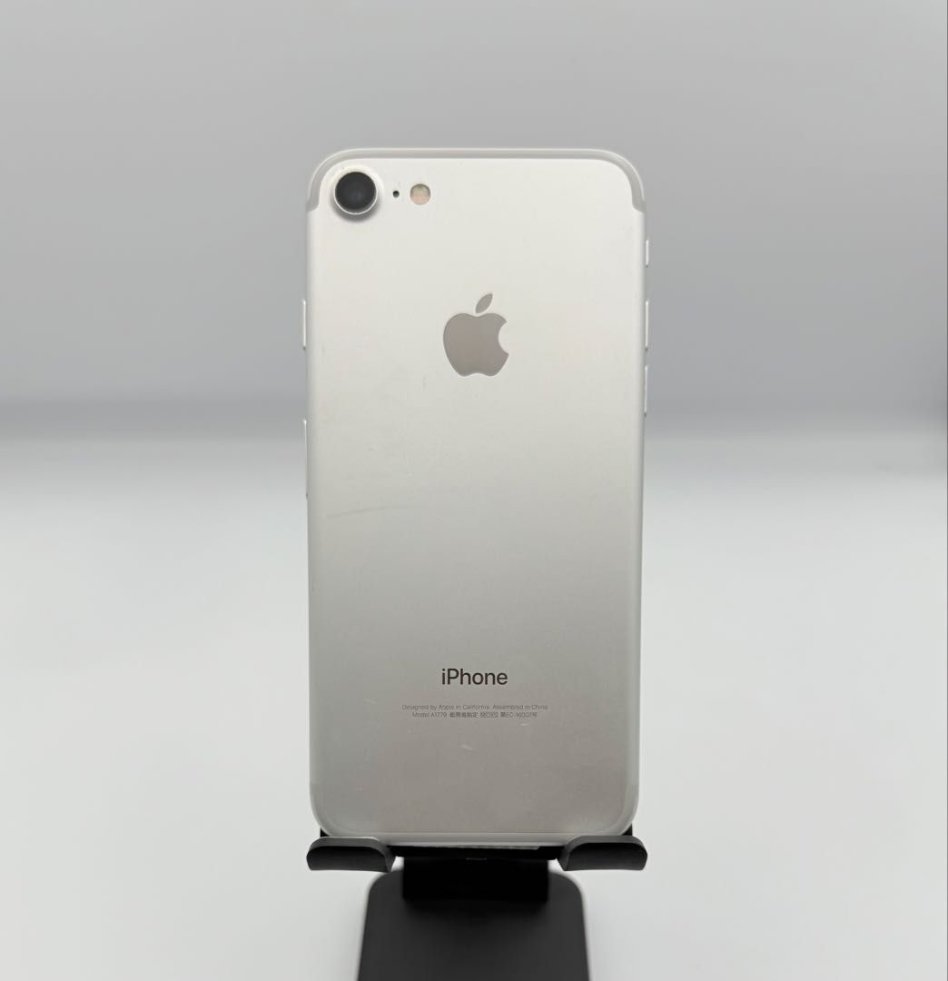iPhone 7 Silver 32GB SIMフリー バッテリー最大容量：83％ - メルカリ