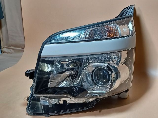 ヴォクシー ZRR75W 左ヘッドランプ・ヘッドライト ZS 4WD 7人 ヴォクシー ZRR75W 左ヘッドランプ・ヘッドライト ZS 4WD 7人