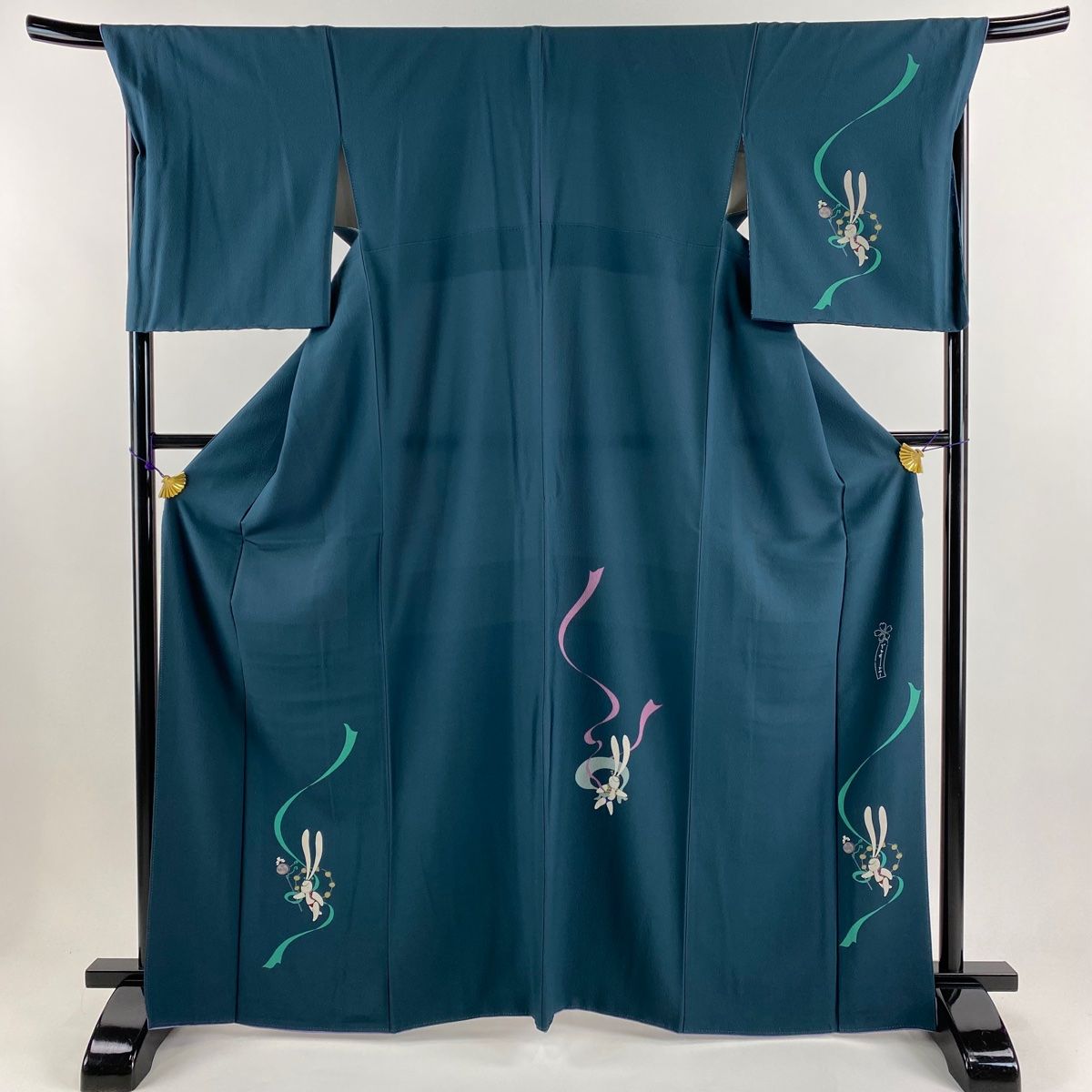 付下げ 身丈165cm 裄丈65cm M 袷 辻村ジュサブロー 伊と幸 落款あり うさぎ 桜の花びら 灰緑 正絹 逸品 中古 付下げ 身丈165cm 裄丈65.5cm M 袷 辻村ジュサブロー 落款 草花 枝葉