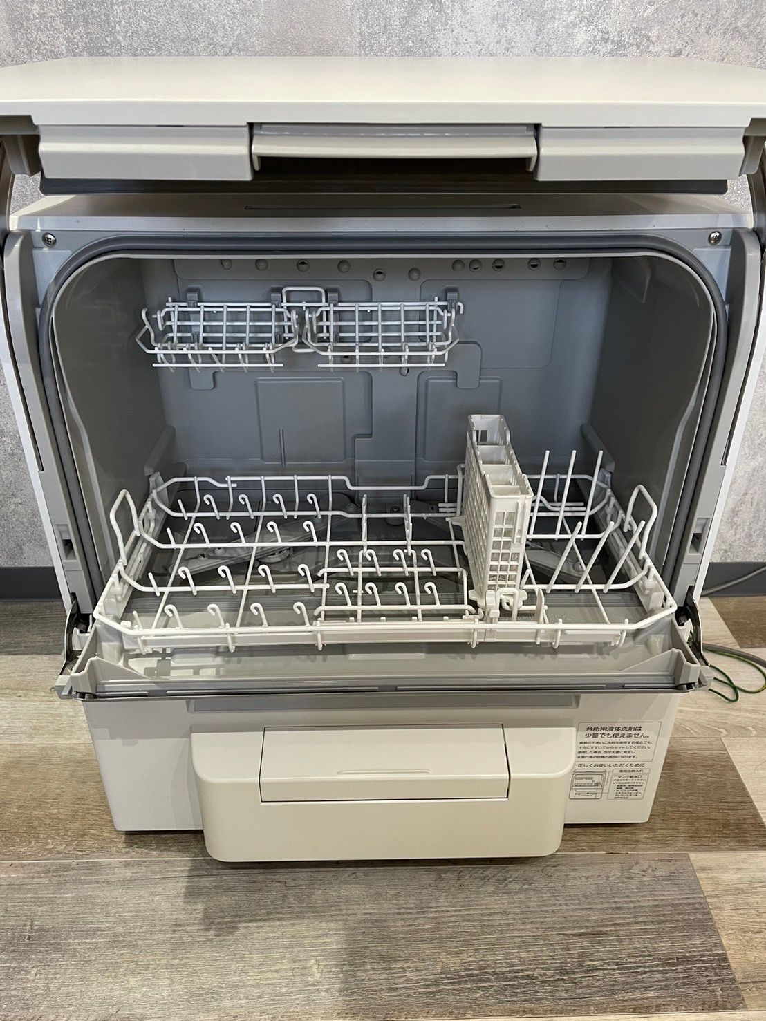 中古】Panasonic 電気食器洗い乾燥機 NP-TSP1-W 2022年製・ - メルカリ