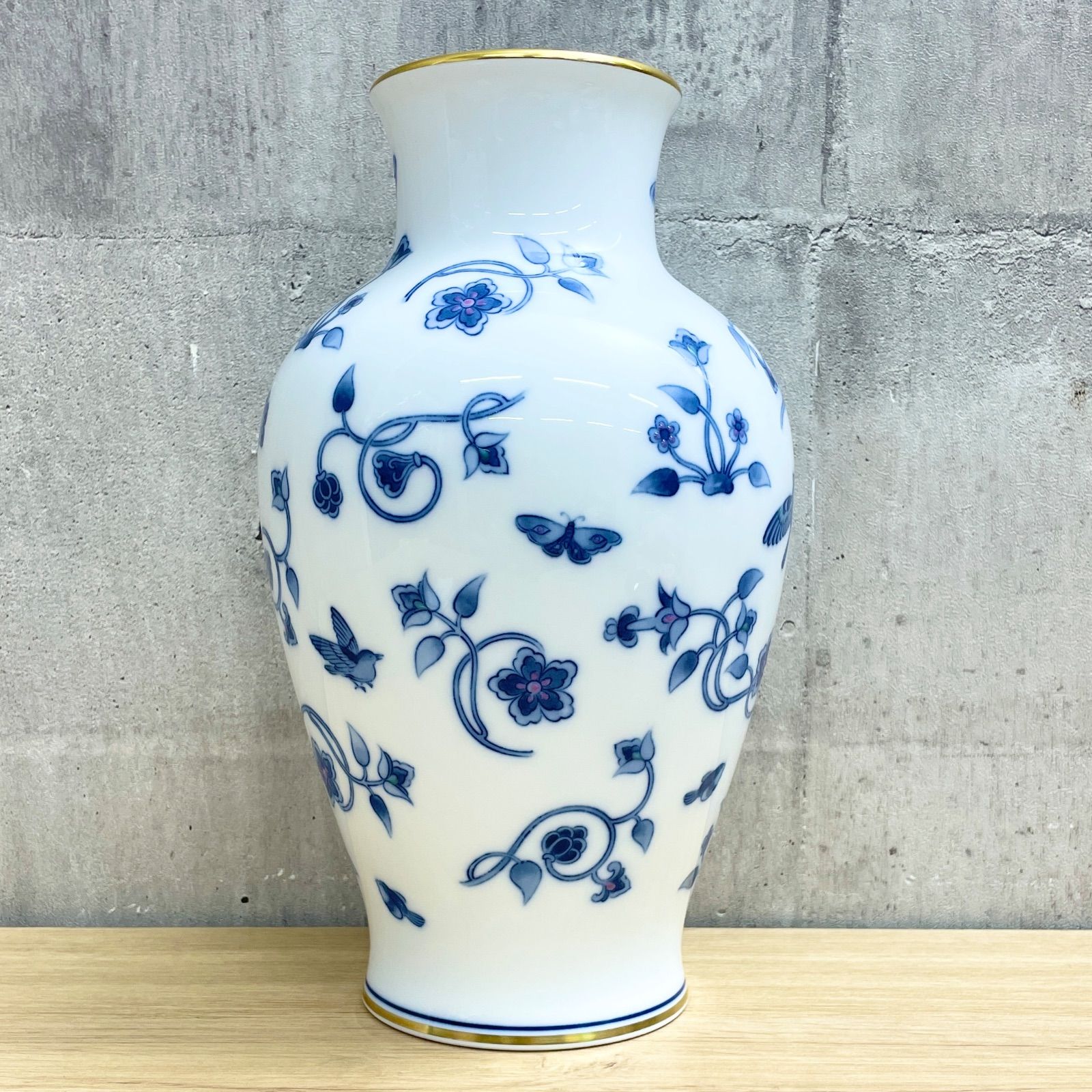 C-06059 大倉陶園 OKURA 花瓶 フラワーベース 金縁染付花蝶鳥文