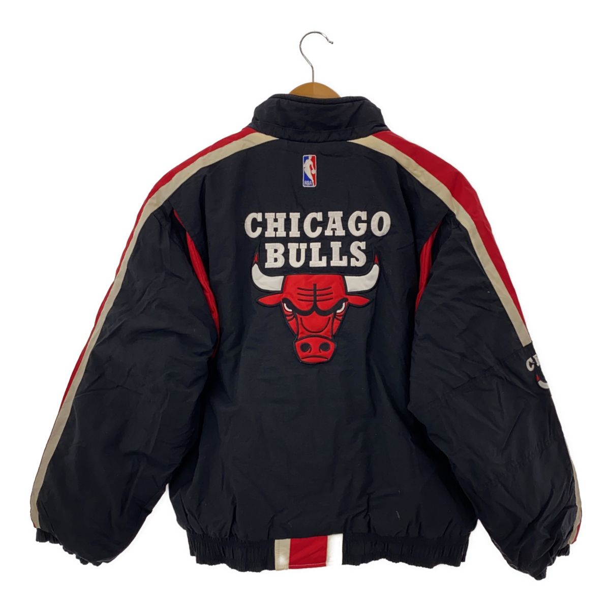 CHICAGO BULLS中綿ジャンパー　Mサイズ CHICAGO Bullsシカゴブルズ中綿ジャンパーNBA アウター NBA BULLS
