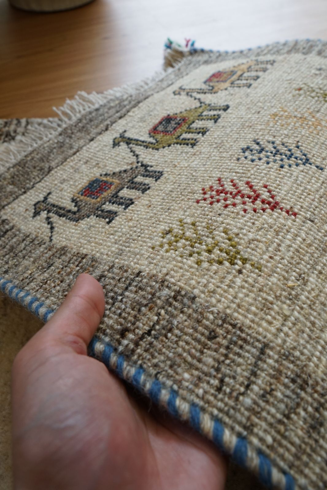 ギャッベ ペルシャ絨毯 手織りギャッベアマレ族ギャッベ 40×40cm