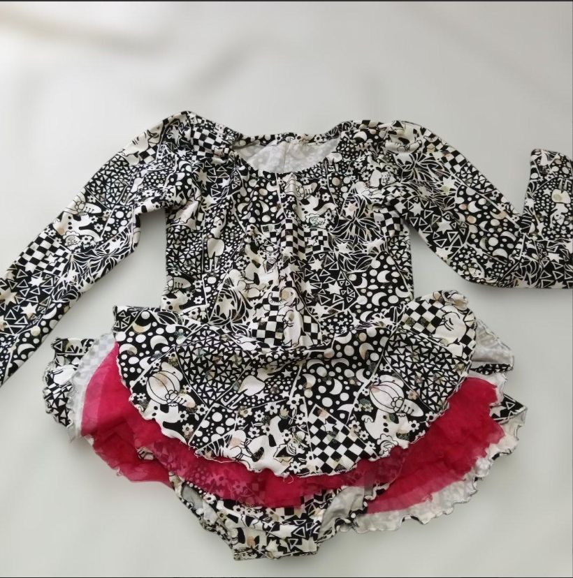 残1点 ハンドメイド商品 器械体操 体操用衣装 長袖フリル付き レオタード フィギュアスケート お洒落衣装 伸縮性あり