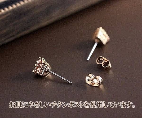 ピアス チタンポスト プチトライアングル 黒 ブラック ゴールド 普段使い ファッション アクセサリー ジュエリー レディース ギフト