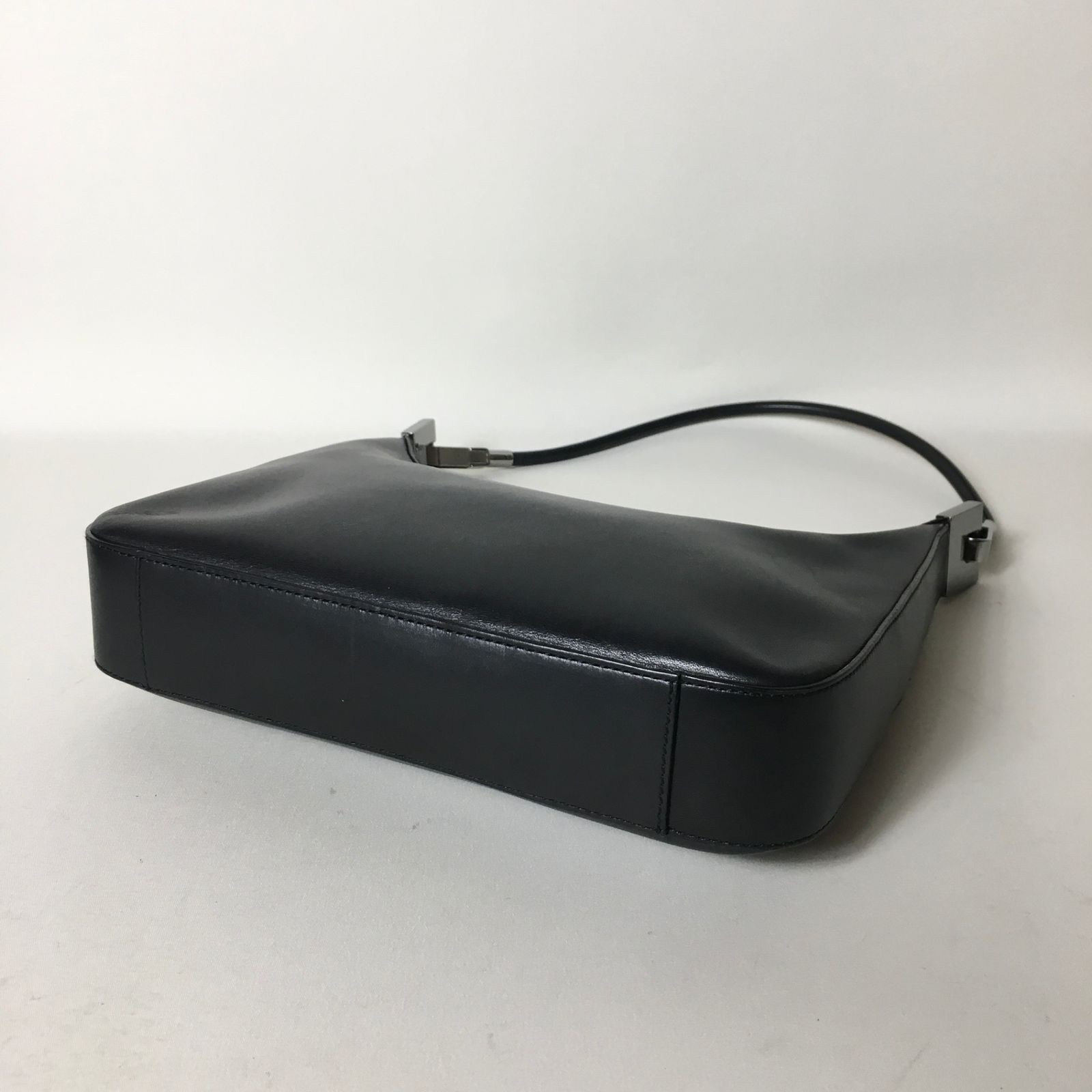 2507-274｜美品｜グッチ ワンショルダーバッグ レザー ブラック ロゴ金具 2507-274｜美品｜グッチ ワンショルダーバッグ レザー ブラック