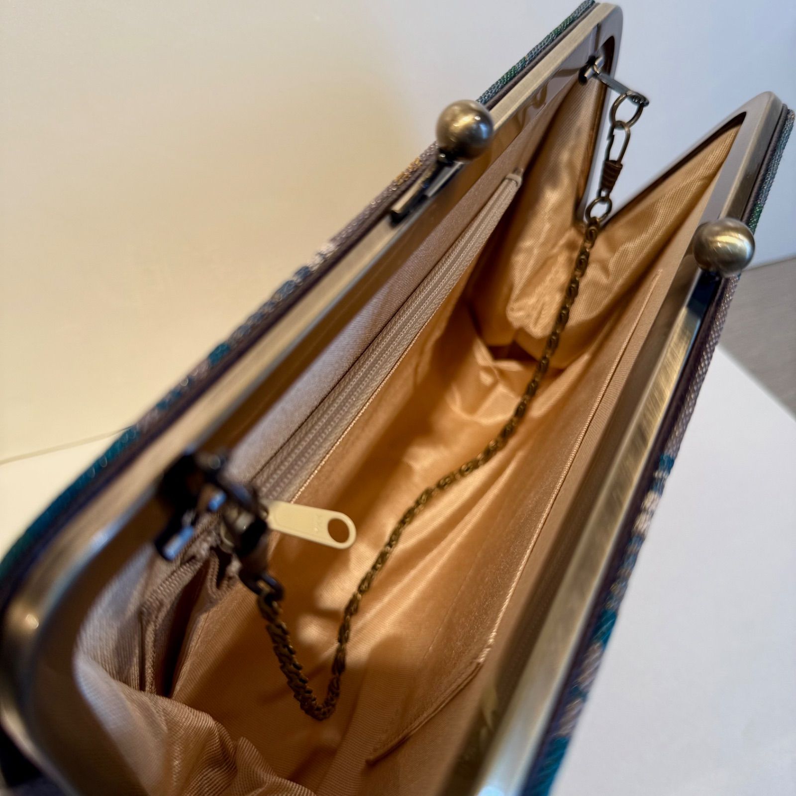 京都帯屋さん 正絹 皮 2way がま口フォーマルバック大 裂取縞 DECORATOM_COM_BR