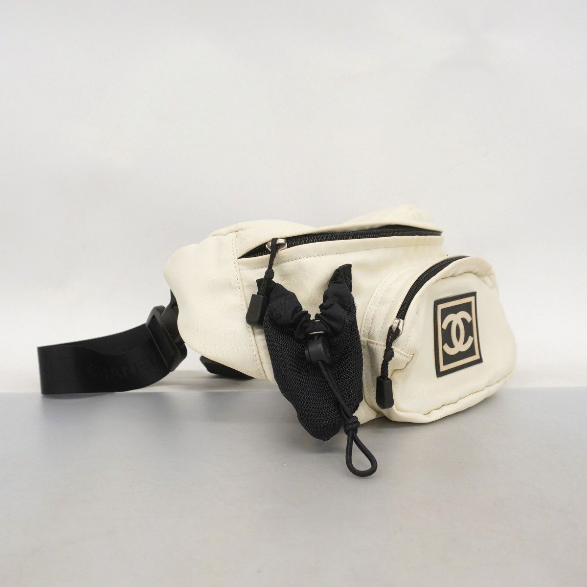 5id5351-h シャネル ウエストバッグ スポーツ ナイロン ホワイト ブラック シルバー金具 レディース