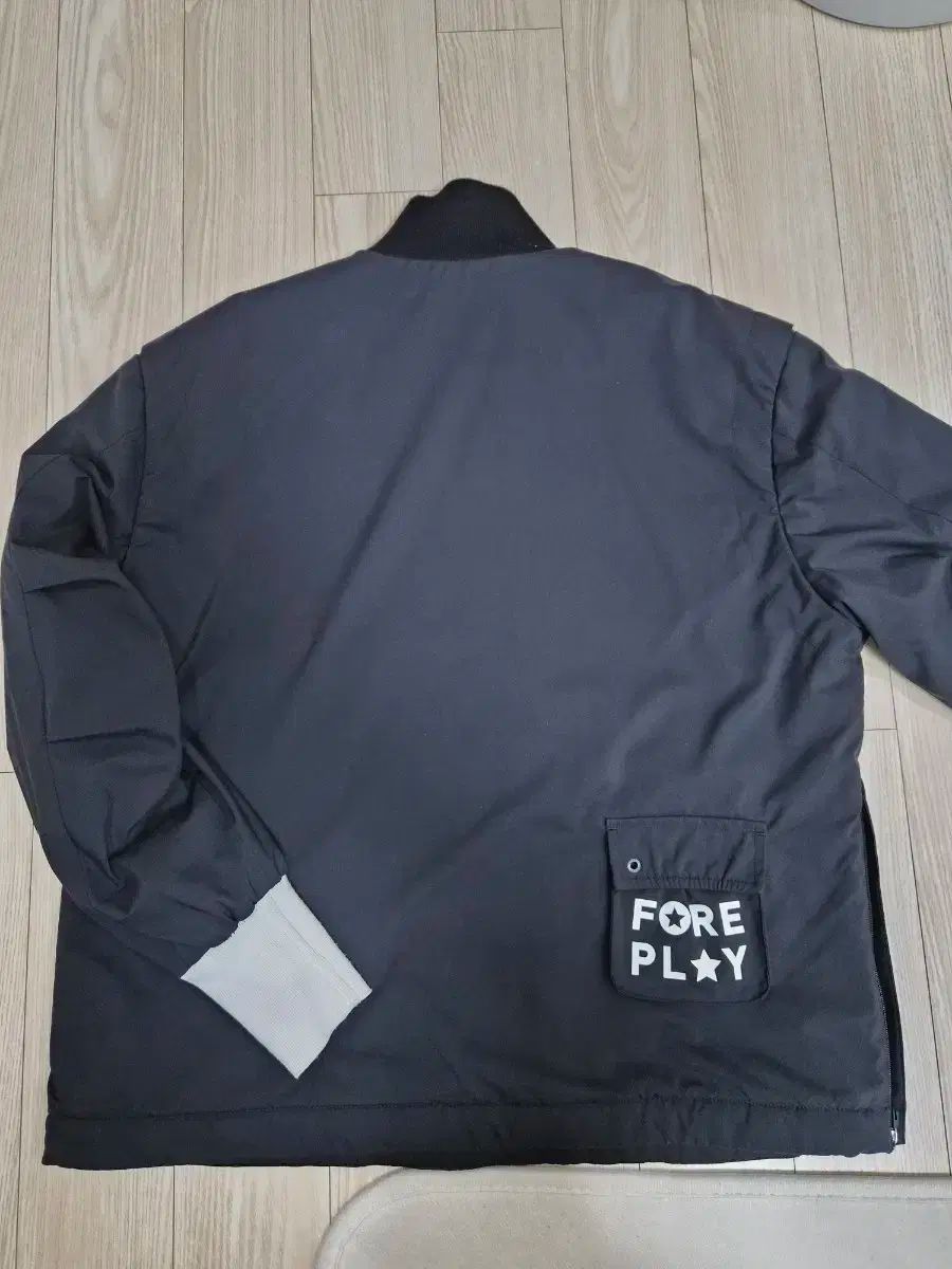 ジーフォア ウィンドブレーカー