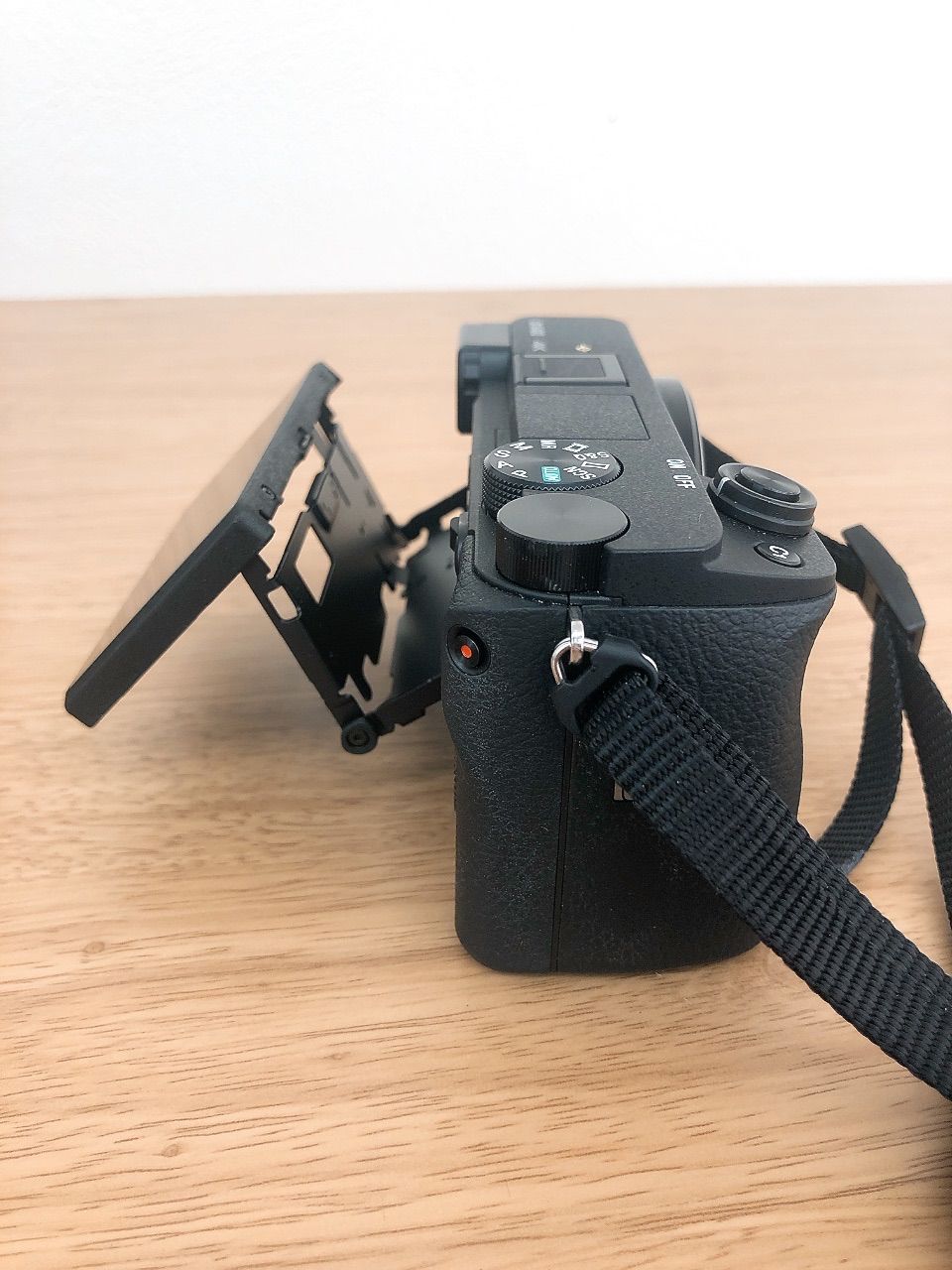 SONY α6400 ミラーレスカメラ　本体　美品　動作確認済み APS-Cミラーレス一眼『α6400シリーズ』がソニーストアにて半年ぶりに