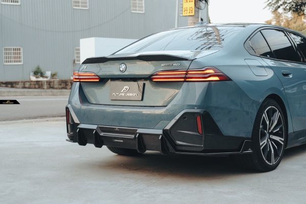 FUTURE DESIGN BMW 5シリーズ i5 G60 G61 Mスポーツ リアディフューザー 本物DryCarbon ドライカーボン エアロ カスタム