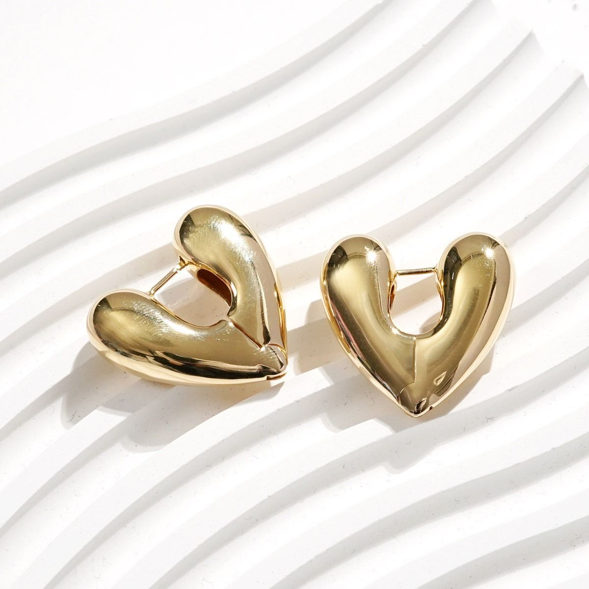 ANNIKA INEZ アニカイネズ ピアス 両耳 HeartHoops Lrg E926-LRG ANNIKA INEZ アニカイネズ ピアス 両耳 HeartHoops Lrg E926-LRG
