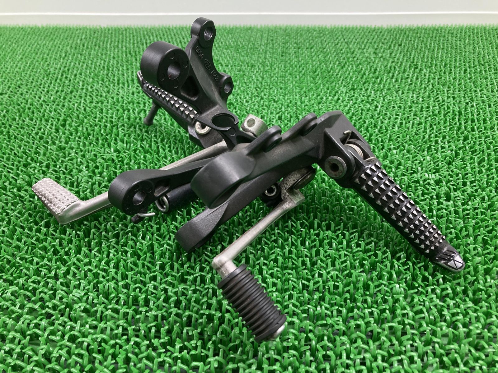 ZX-6R ステップ 左右 0590/0160 カワサキ 純正 中古 バイク 部品