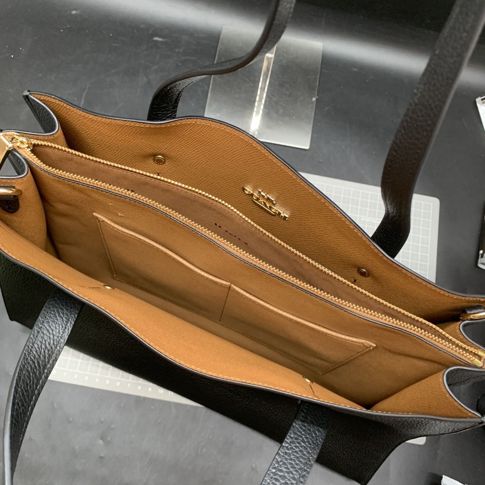 P449未使用保管品 コーチ トートバッグ ハンドバッグ ショルダーバッグ 