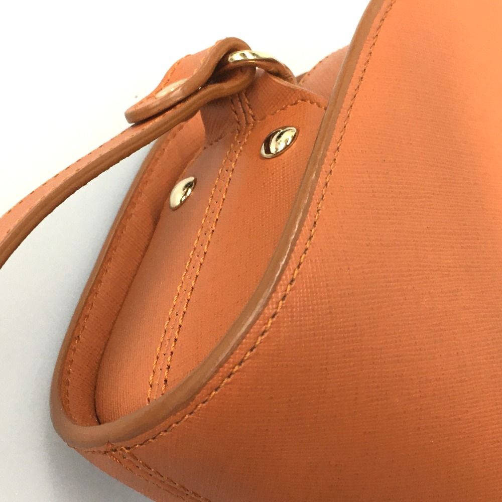 △△A.P.C. ハーフムーンショルダーバッグ エンボスレザー Demi-Lune  