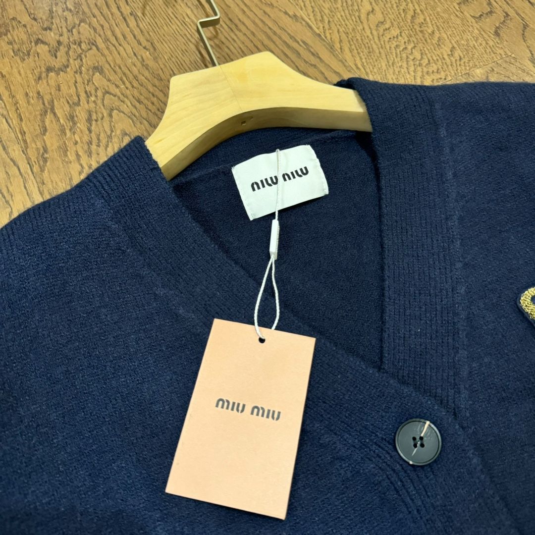 MIUMIUネイビー