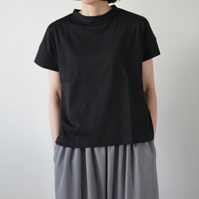 handvaerk | 60/2 BOTTLE NECK S/S T-SHIRT (black/white/silver