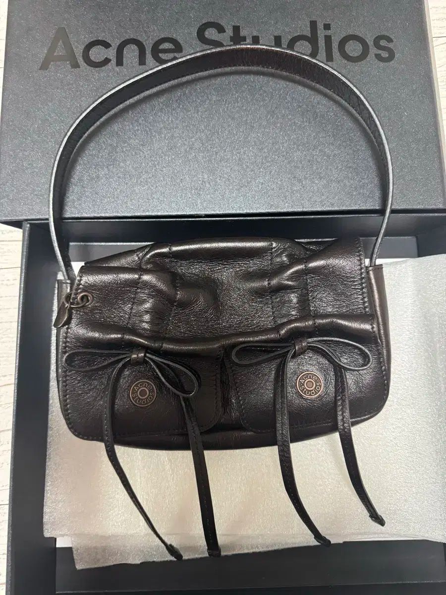 Acne Studios(アクネストゥディオズ) マルチポケット マイクロバッグ