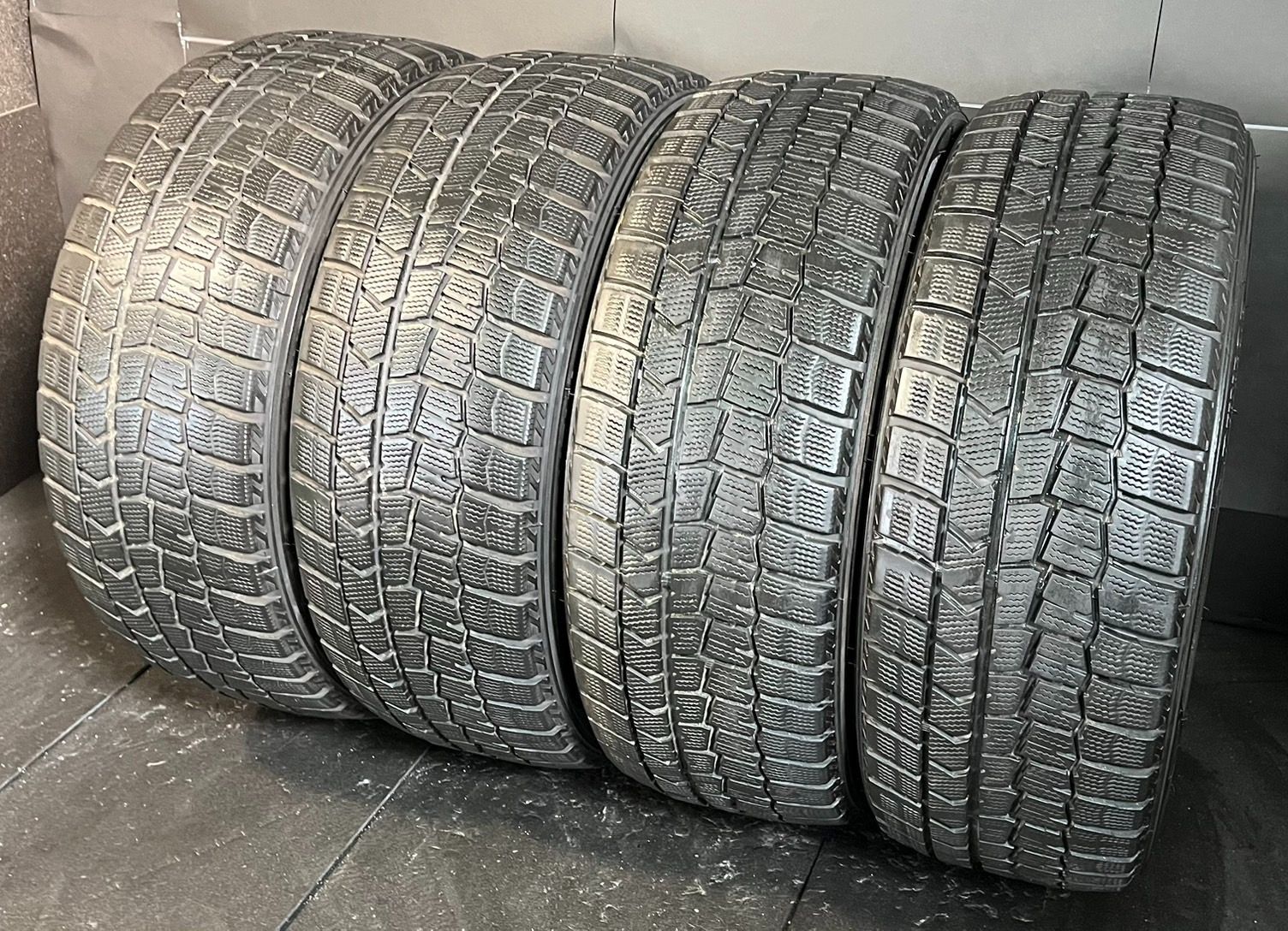 製 約8～8.5分山 ダンロップ DUNLOP ウィンターマックス WINTER MAXX WM02 スタッドレス 215 45R17 4本 h_319