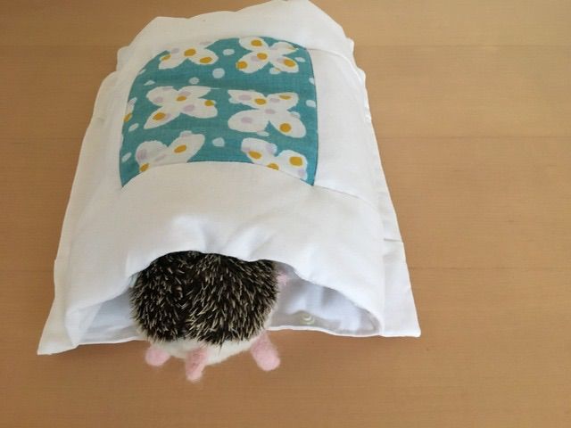 ハリネズミ 布団 おふとんねる 寝袋 タラちゃん 水色 ちょうちょ 花