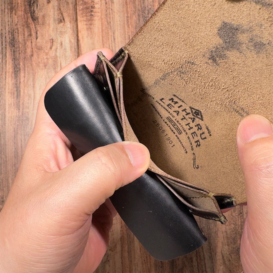 【ブラック茶芯】手縫いショートトラッカーウォレット（クロムエクセル使用） ブラック茶芯】手縫いショートトラッカーウォレット（クロムエクセル