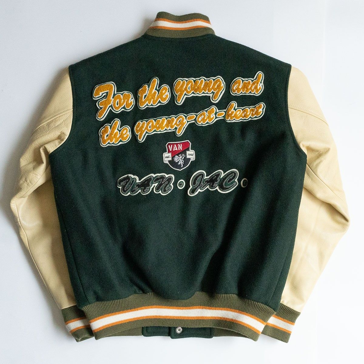 80s J.PRESS 袖レザースタジャン グリーン×キャメルMロゴ刺繍ワッペン 80s J.PRESS 袖レザースタジャン グリーン×キャメルMロゴ刺繍