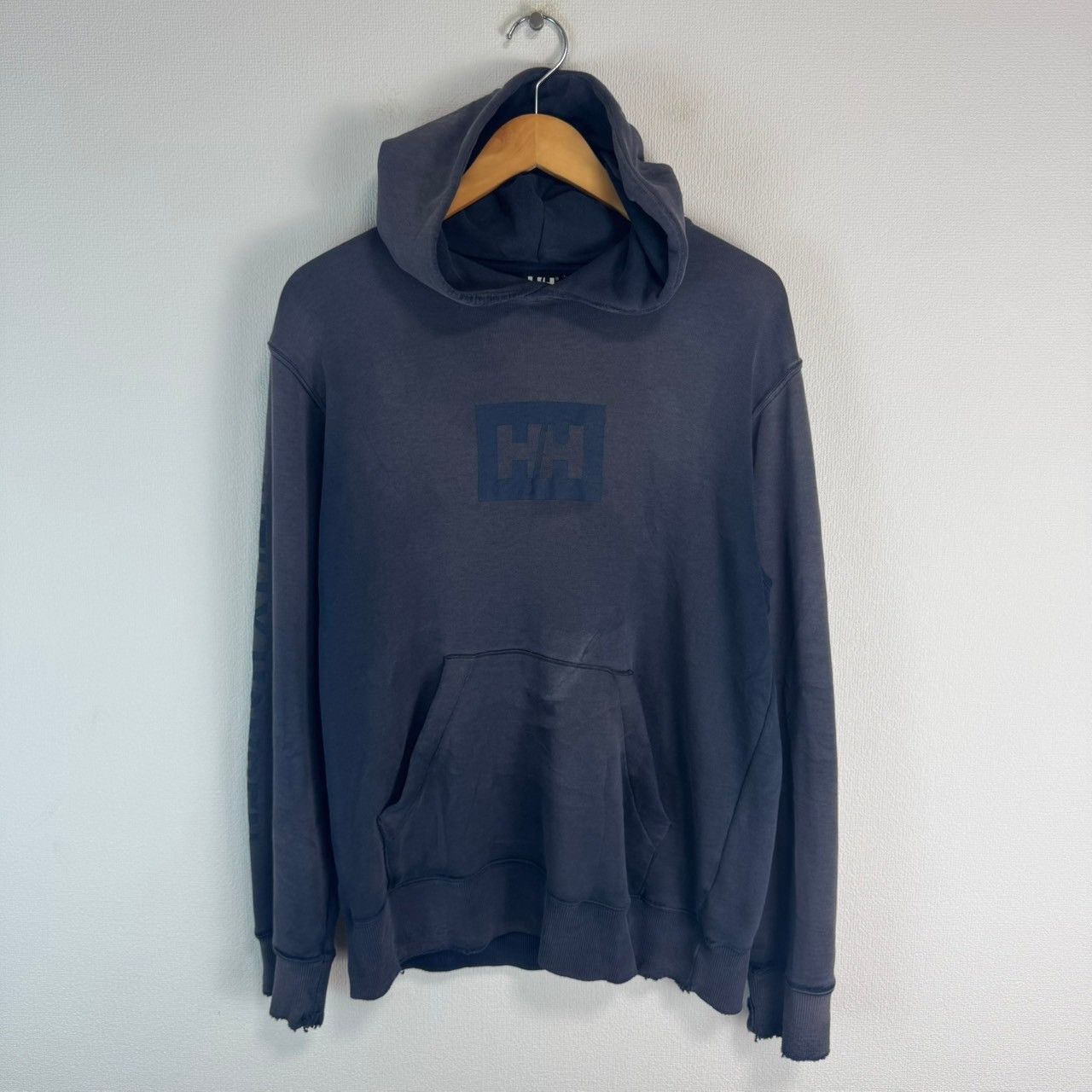 HELLY HANSEN ヘリーハンセン パーカー プルオーバーパーカー メンズ ロゴプリント入り グレー 古着　ストリート　フェード　アースカラー　グランジ　ボロ