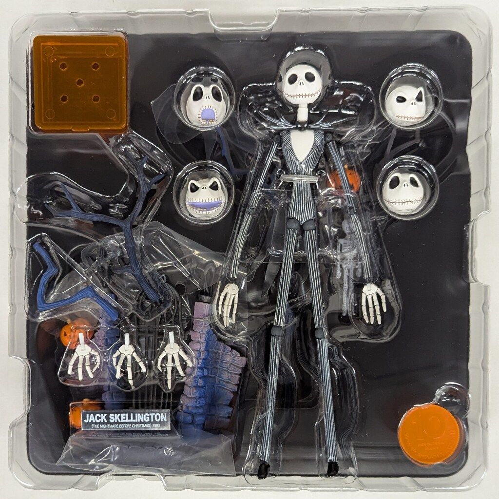 ジャック スケリントン 特撮リボルテック Amazon | レガシーOFリボルテック JACK SKELLINGTON 蓄光塗装ver