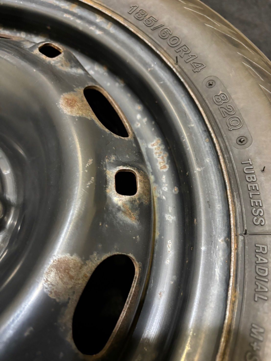185|60R14 BRIDGESTONE|VRX2