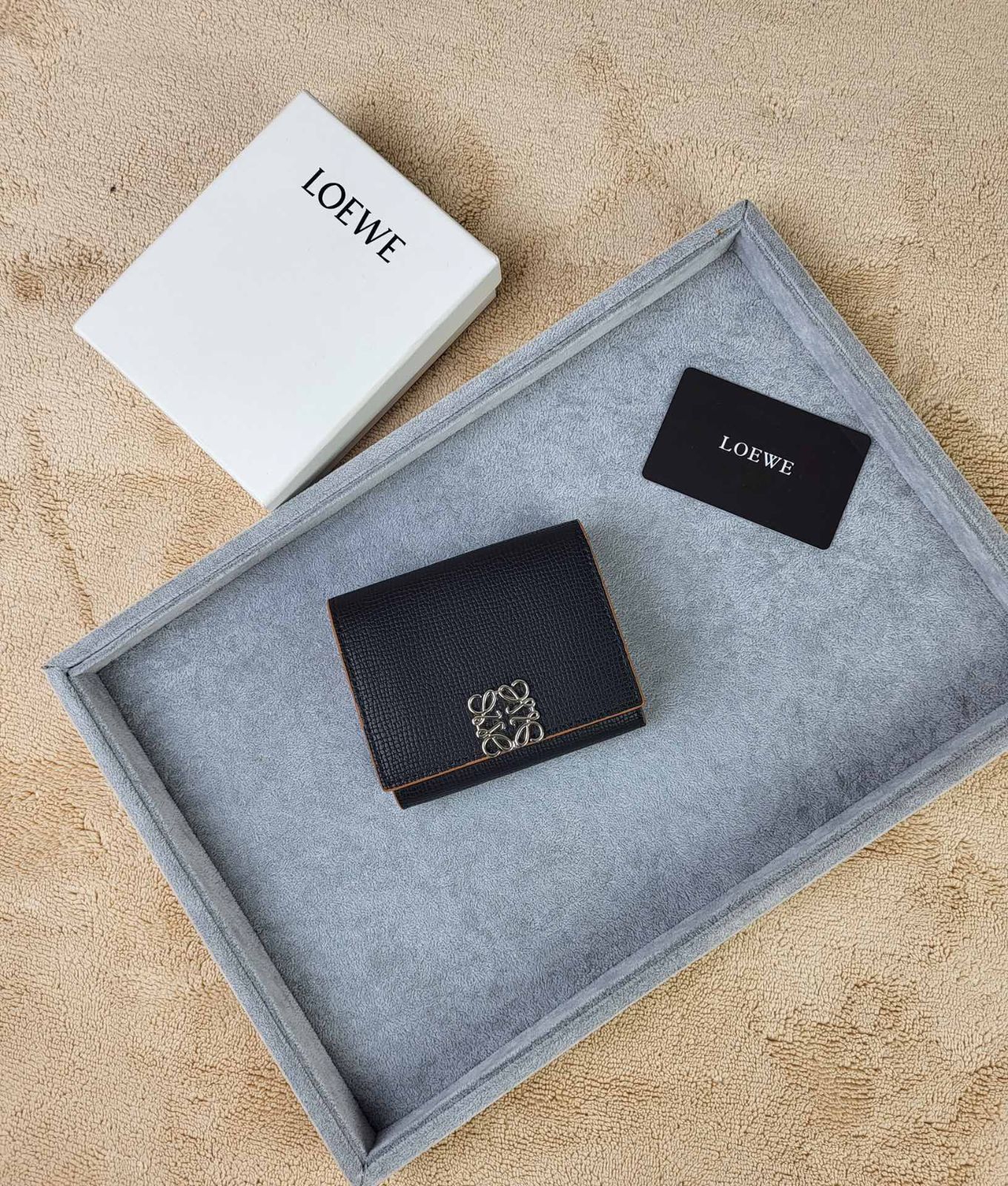 LOEWE 財布　新品未使用 LOEWE - ロエベ 新品未使用💕折財布の通販 by from Paris