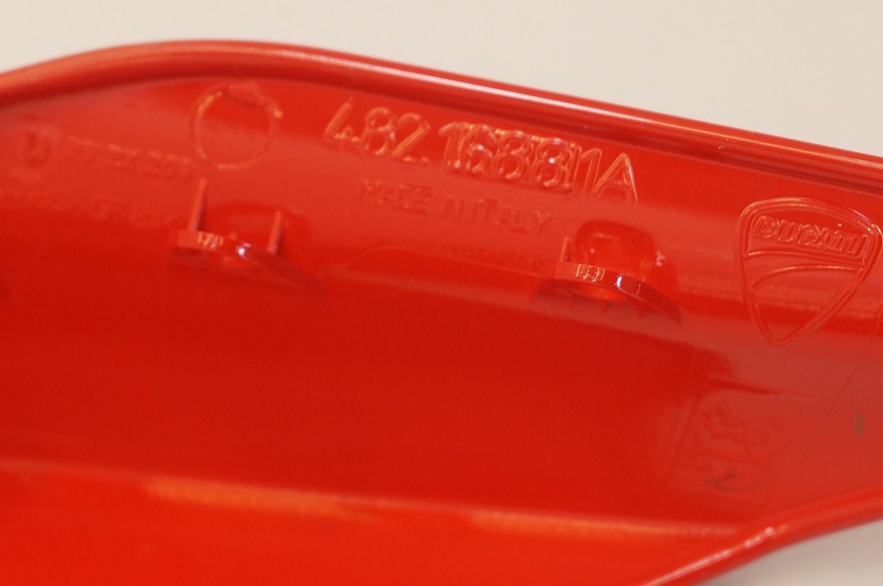 ドゥカティ パニガーレV2 V4 S 純正 シートカウル テールカウル 赤 左右 48216881A 48216891A BRIGHTFACE_UK