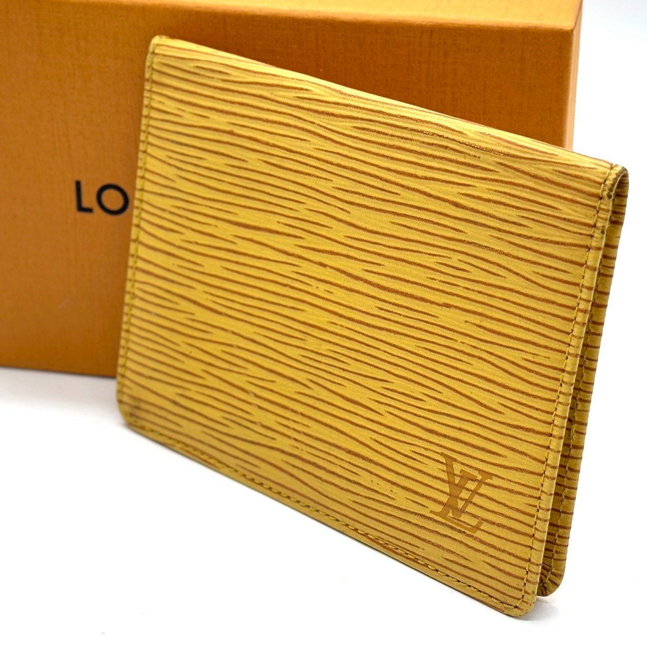 差し色で記憶に残る LOUIS VUITTON ルイヴィトン パスケース エピ 2カルト 定期入れ レザー M63209 SP0987 イエロー