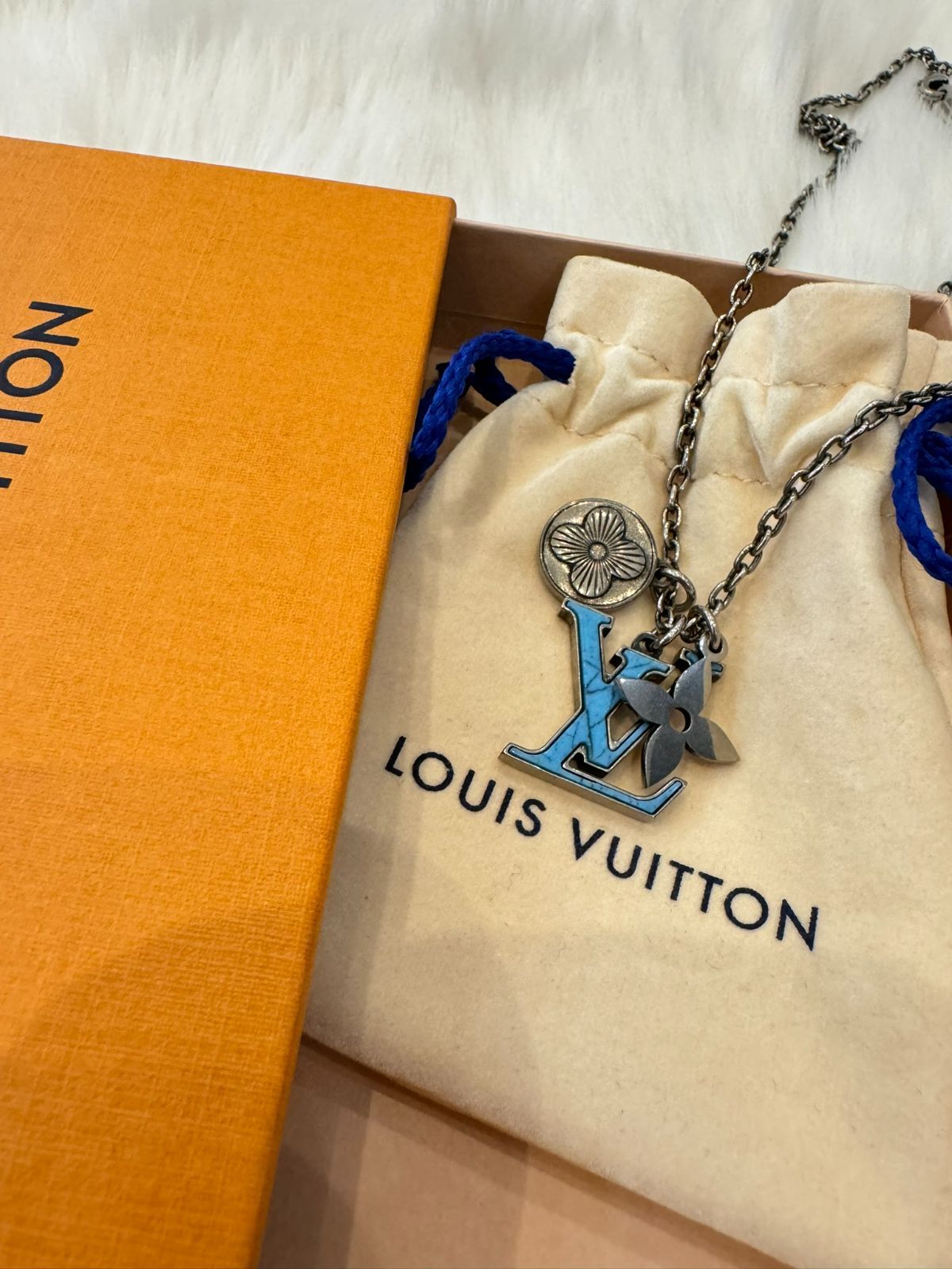 LOUIS VUITTON ルイヴィトン ペンダント LVイニシャル ターコイズ ネックレス M68904 メタル ターコイズストーン  ヴィンテージシルバー ライトブルー モノグラムフラワー ビトン PAWNSHOPRiZ パウンショップリズ - メルカリ