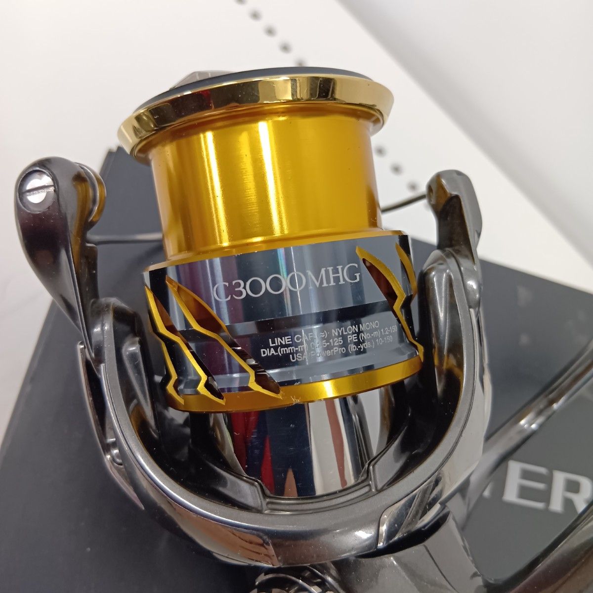 SHIMANO - SHIMANO シマノ 04141 20ツインパワー C3000MHG キズ有 程度B 箱付 SHIMANO シマノ 04141 20ツインパワー C3000MHG キズ有 程度B 箱
