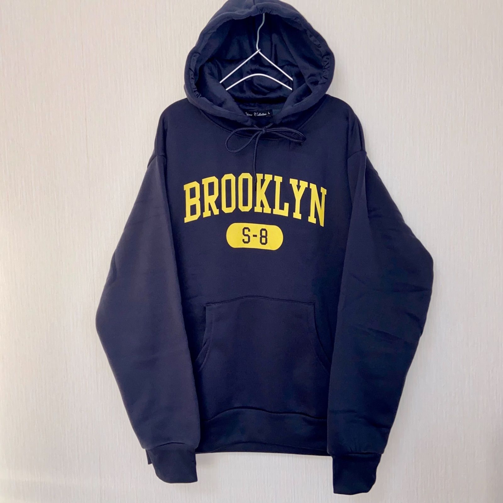 新品】SKKONE 裏起毛 カレッジロゴプリント入りプルオーバーパーカー