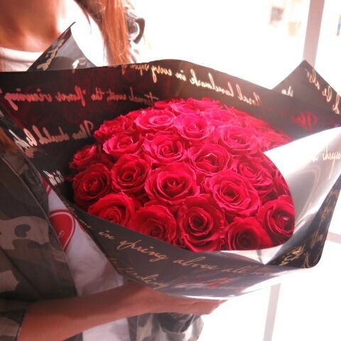 最低の価格！ プリザーブドフラワー 花束 赤バラ 成人の日 赤バラ20本使用 枯れずにいつまでもキレイな赤バラ ◆誕生日プレゼント 還暦祝い 記念日の贈り物におすすめのフラワーギフト