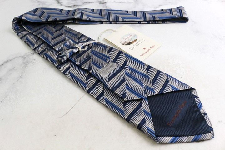 ゼニア 未使用 ネイビーとグレーのストライプ ネクタイ