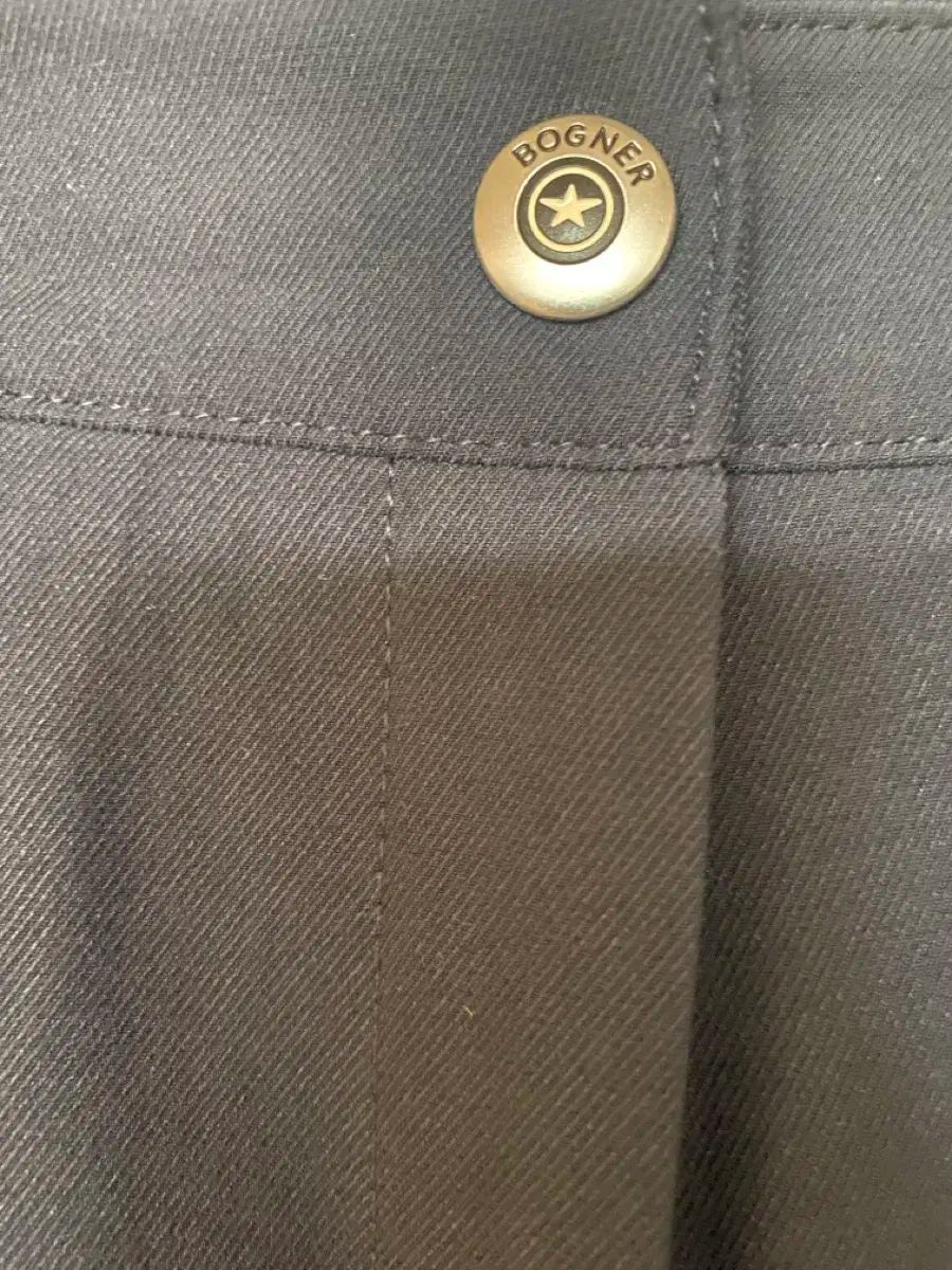 ストレートフィットパンツ