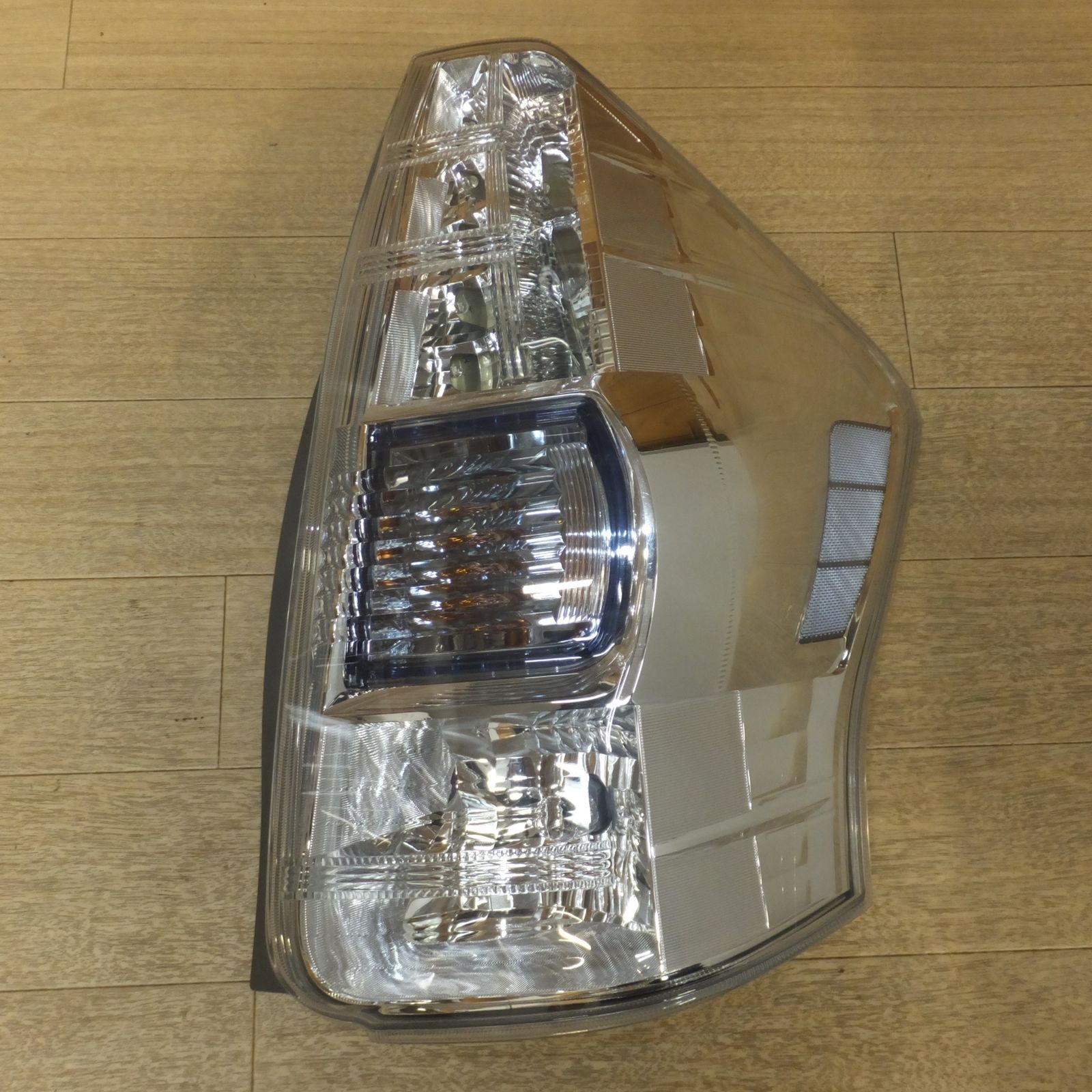 satoＺＶＷ４０ ＺＶＷ41プリウスα プリウスアルファSTANLEY ZVW40 ZVW41プリウスα プリウスアルファSTANLEY 47-46 左