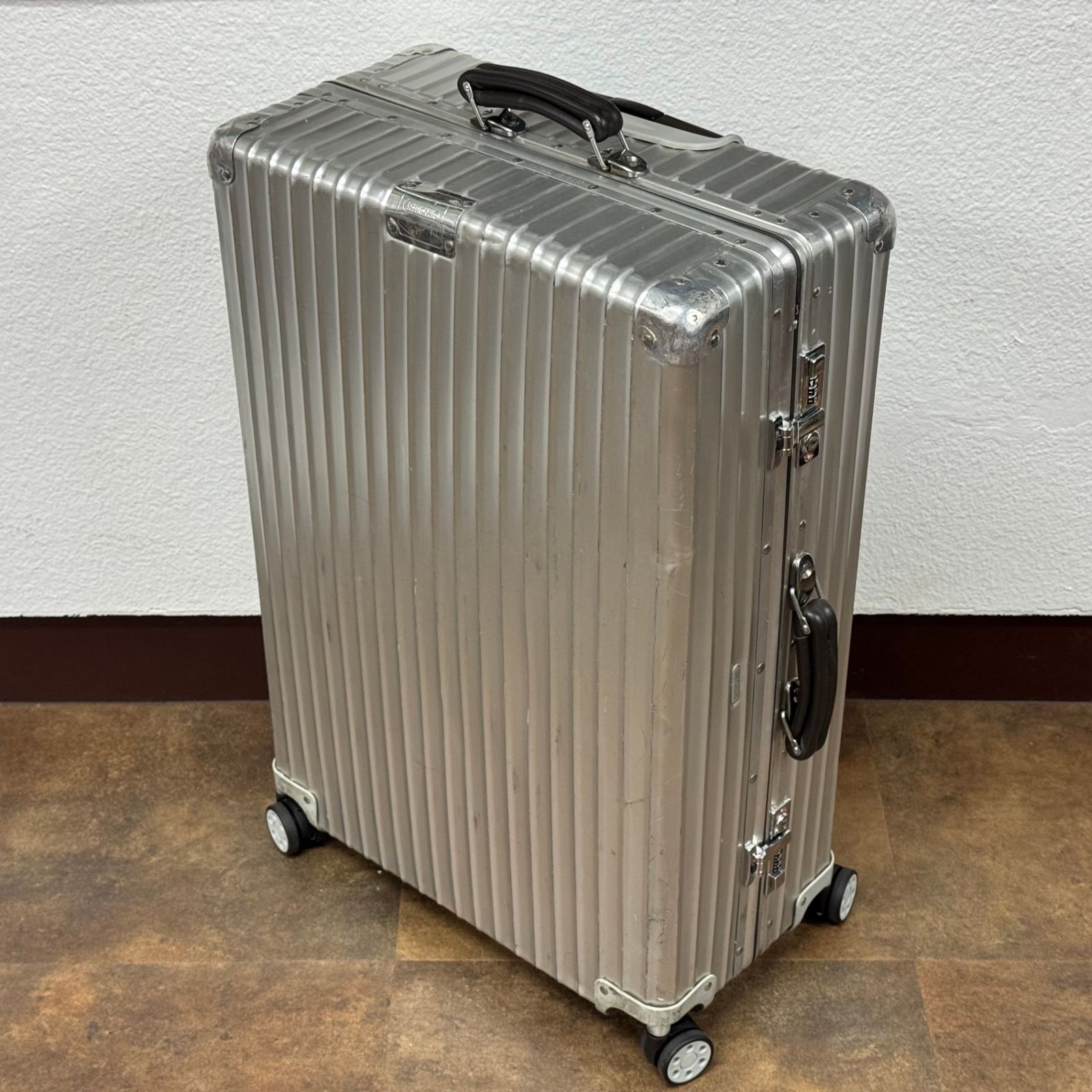 リモワ クラシック チェックインM サイズ 縦68cm横47cm幅26cm C4715