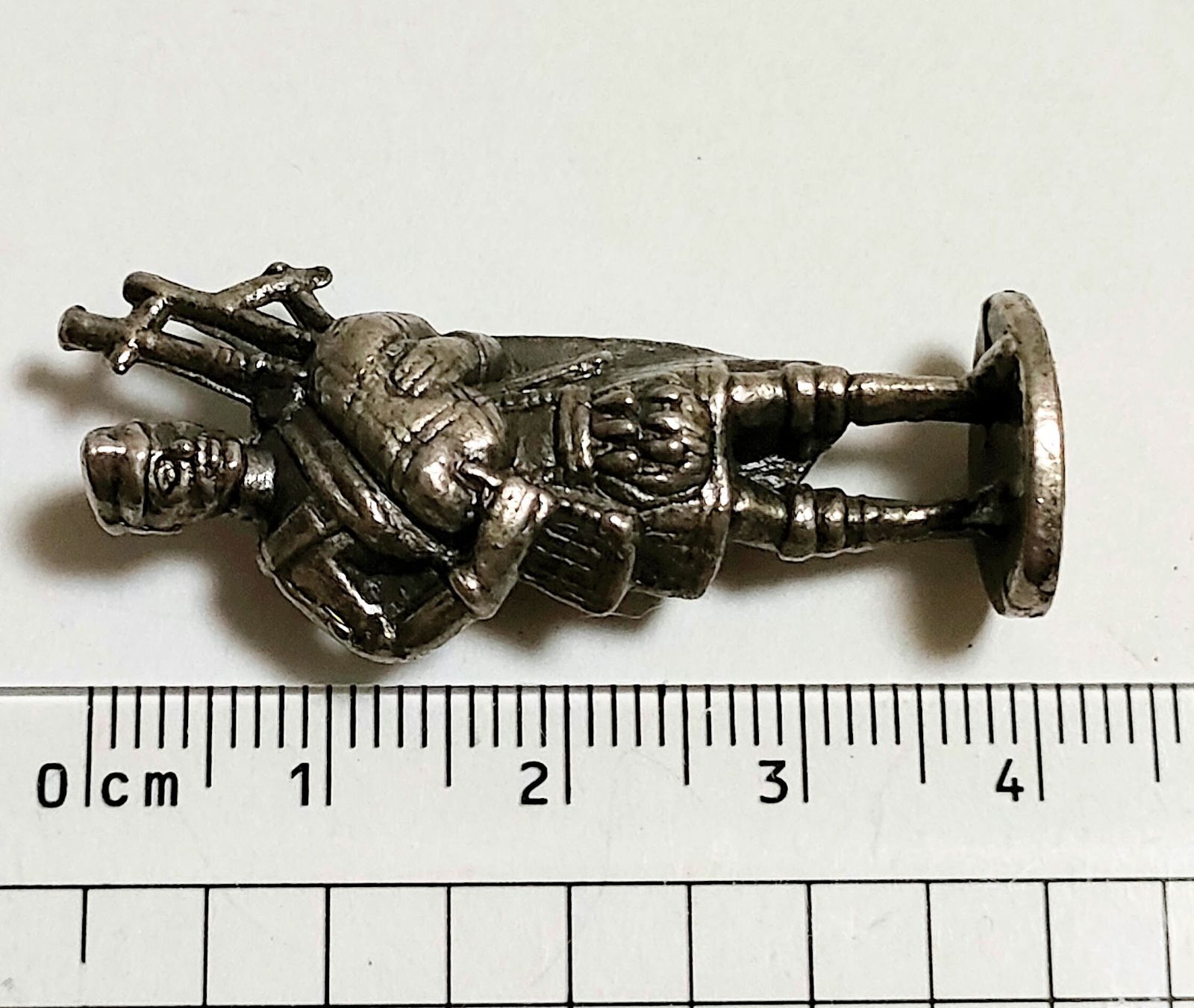 珍品】ピューター製 錫 中世騎士 甲冑 メタルフィギュア