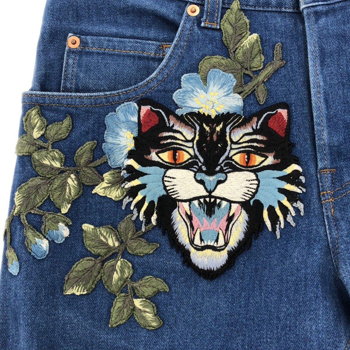 新品タグ付き★GUCCIキャット刺繍デニムショートパンツsize24 新品タグ付き☆GUCCIキャット刺繍デニムショートパンツsize24