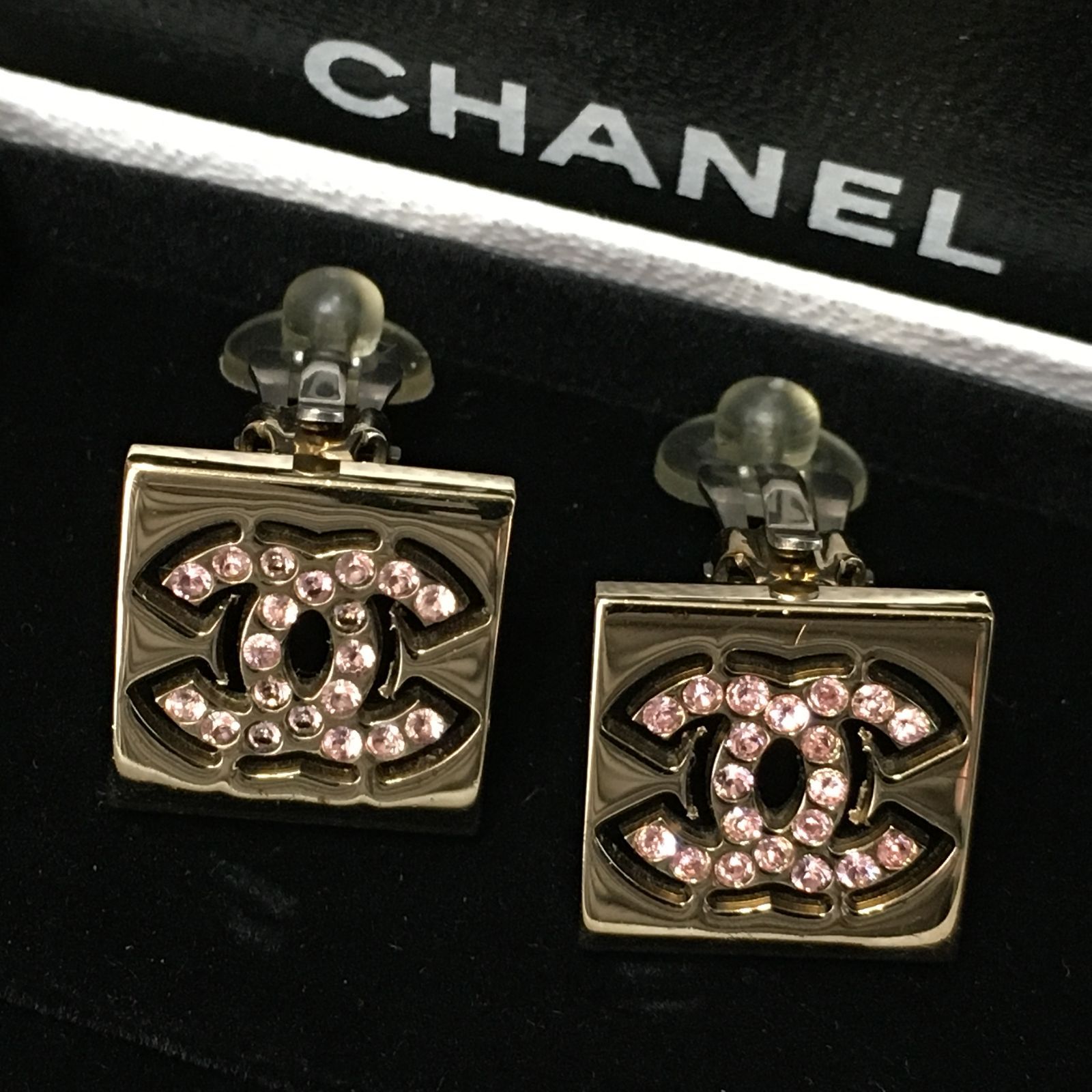 CHANEL シャネル CC ピンク ラインストーン イヤリング - メルカリ 