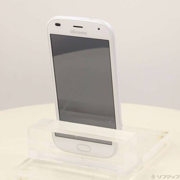中古品〕 らくらくスマートフォン 32GB ホワイト F-42A docomo