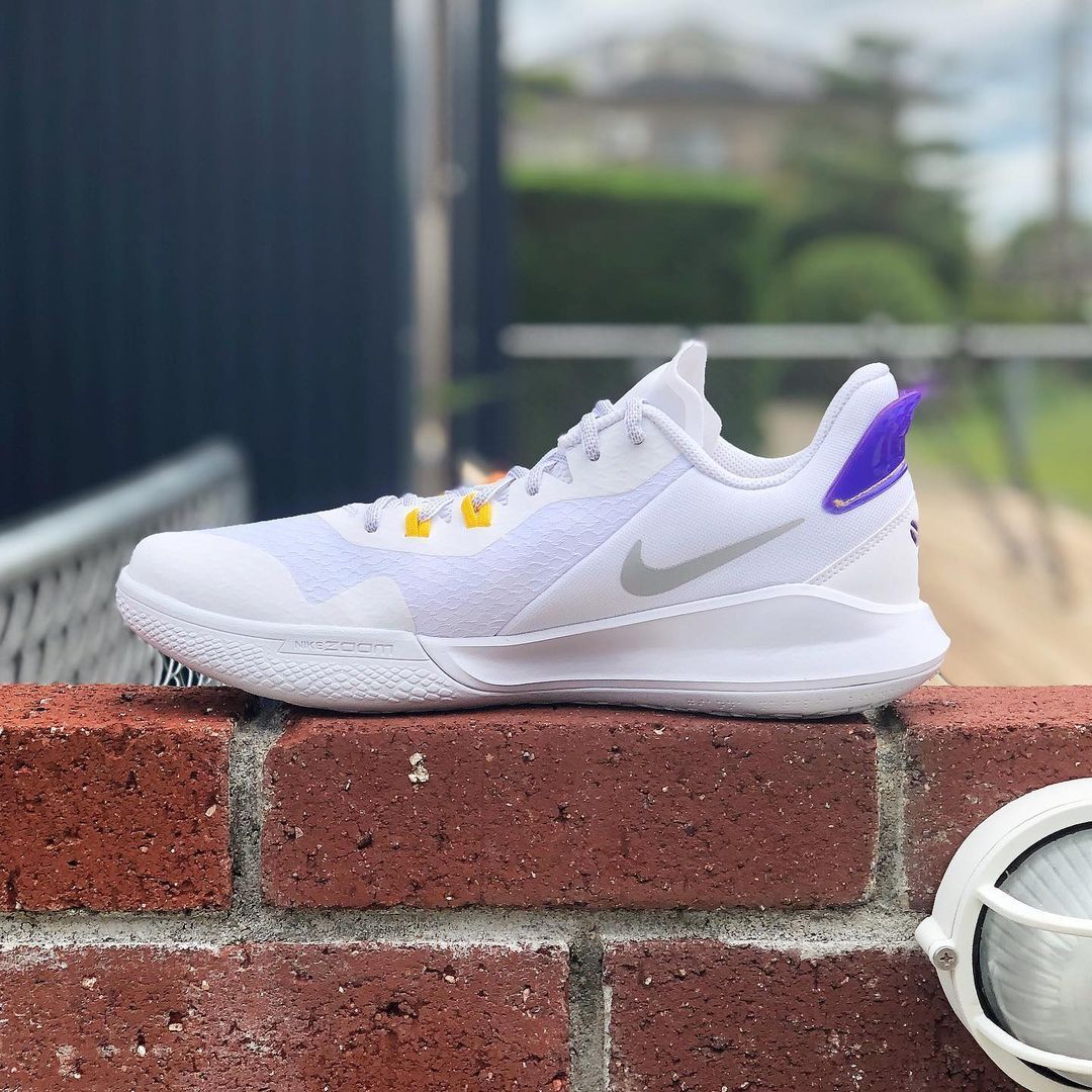 NIKE KOBE MAMBA FURY 'LAKERS HOME' ナイキ コービー ブライアント マンバ フューリー 【MEN'S】  white/field purple-amarillo-light smoke grey CK2088-101 - メルカリ