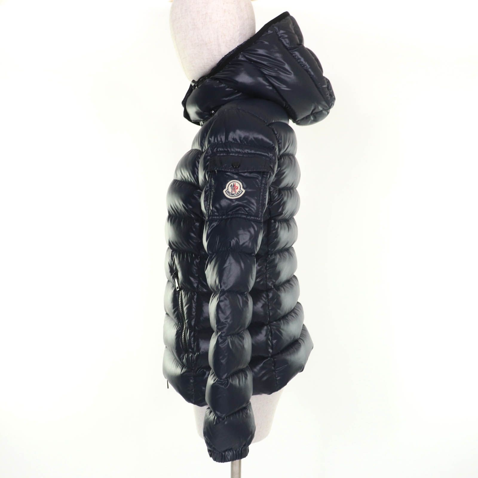 美品★モンクレール・ワッペン 収納フード付 リブライン ダウンジャケット(6) 楽天市場】モンクレール MONCLER ダウンジャケット レディース