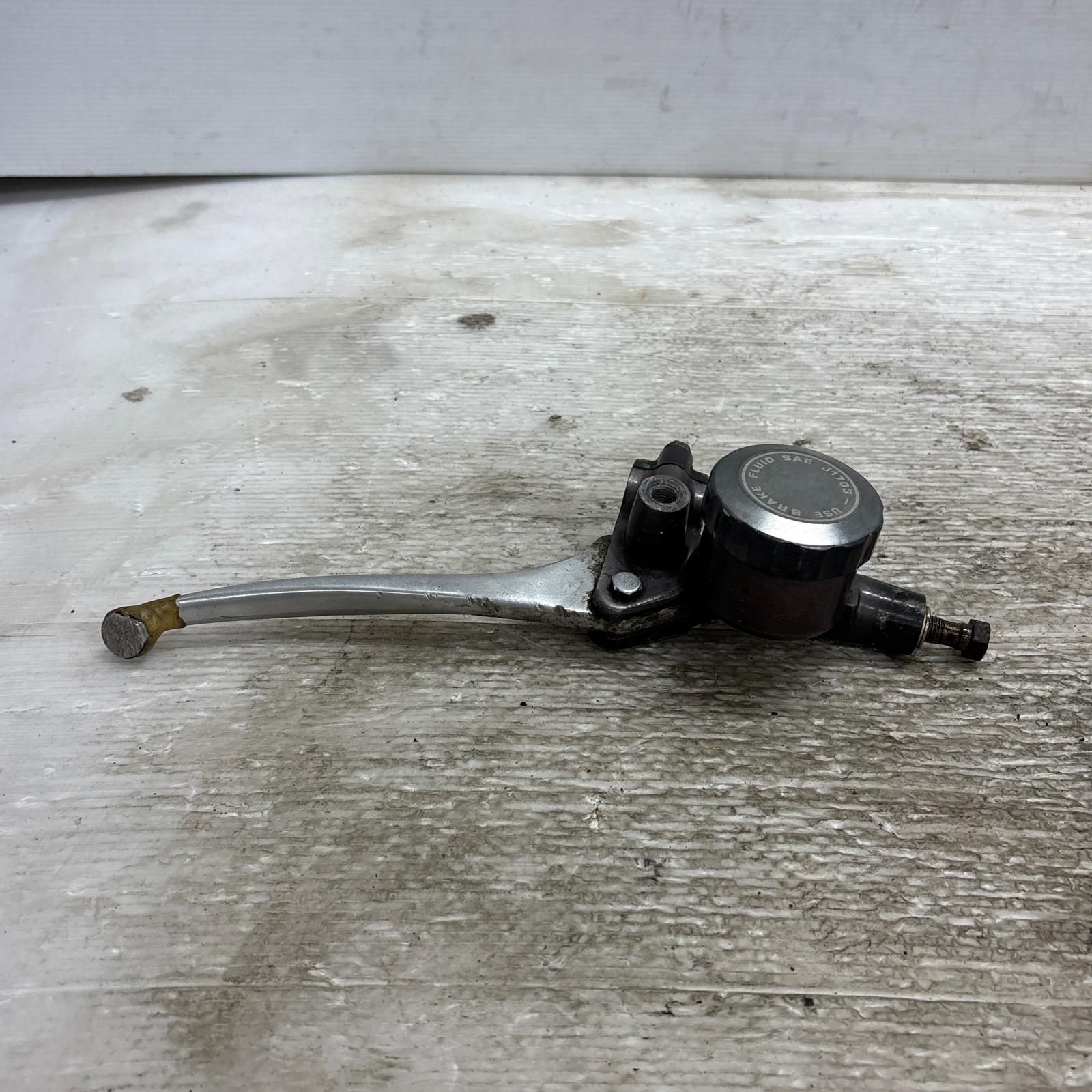 フロントマスターシリンダー