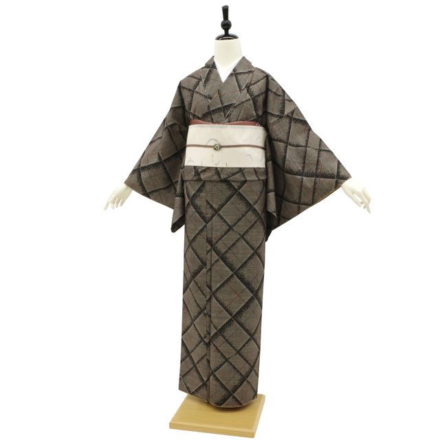 本場大島紬 7マルキ訪問着 美品 茶色 新古品】 本場奄美大島紬 本場大島紬 7マルキ訪問着 美品 茶色 新古品】 本場奄美大島紬