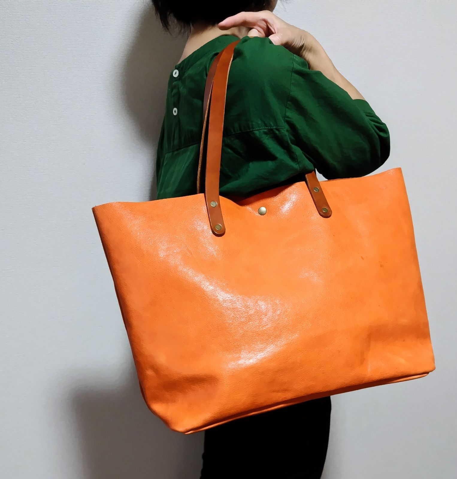 ハンドメイド　ヌメ革　トートバッグ　オレンジ　クリーマー加工　★新品／未使用品★ ハンドメイド ヌメ革 トートバッグ オレンジ クリーマー加工