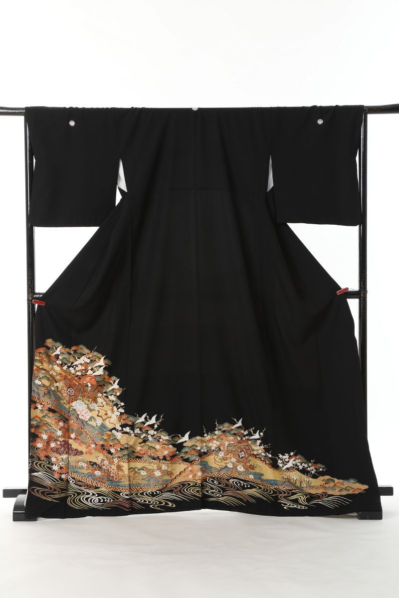 黒留袖 アンティーク 昔着物 正絹 黒 多色 金 扇 鼓 花々 宝文様 刺繍